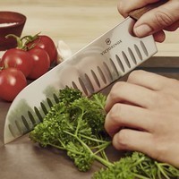 Кухонный нож Victorinox Swiss Modern Santoku 17 см 6.9050.17KG